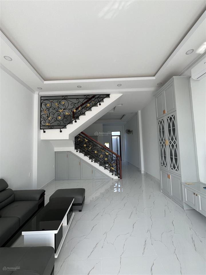 Bán gấp căn nhà vừa xây mới 100%.