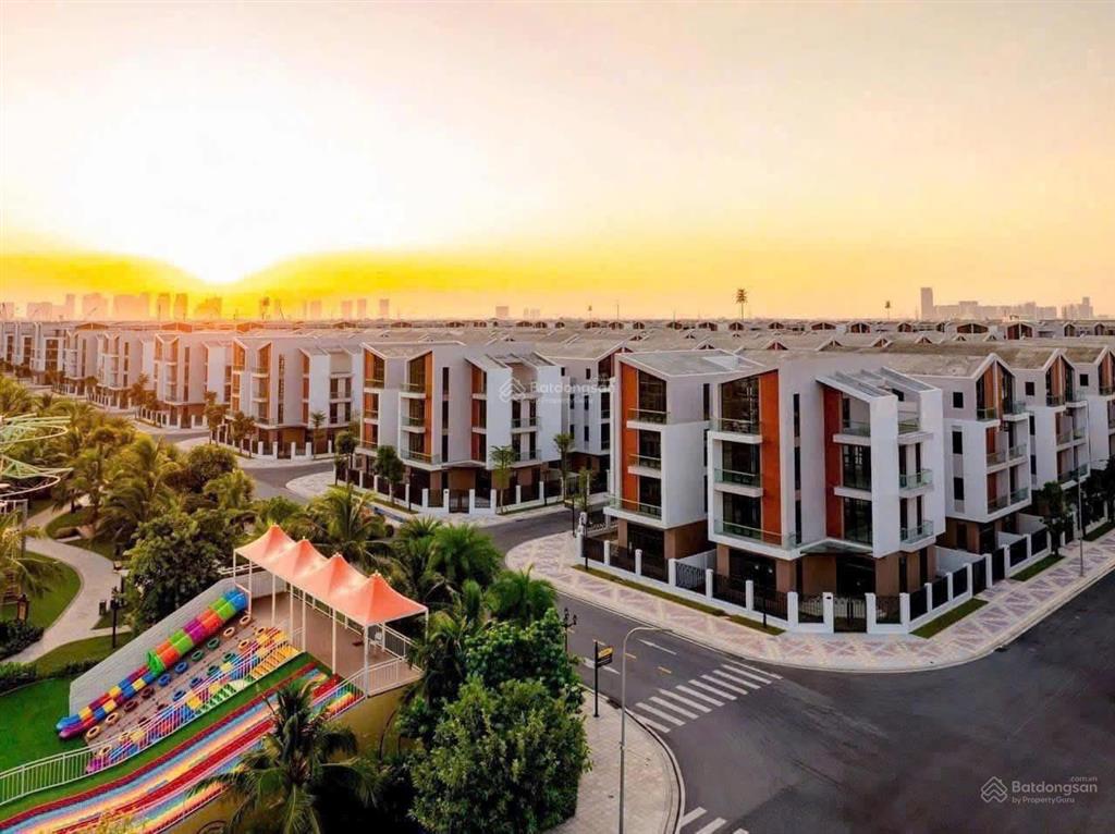 Bán gấp liền kề góc phố biển gần chung cư và điểm bắn pháo hoa vinhomes ocean park 3