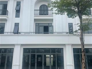 Bán cắt lỗ sâu căn shophoues 4 tầng trục chính khu crownvillas thái nguyên/  0962 566 ***