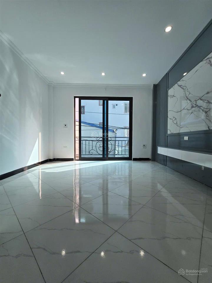Chính chủ cần bán nhà 5 tầng, 1 tum, xây mới. diện tích 31m²/sàn. nội thất hoàn thiện cơ bản.