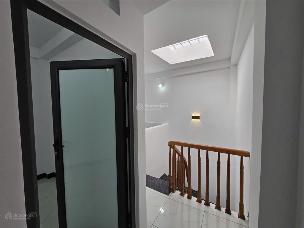 Chính chủ cần bán nhà 5 tầng, 1 tum, xây mới. diện tích 31m²/sàn. nội thất hoàn thiện cơ bản.