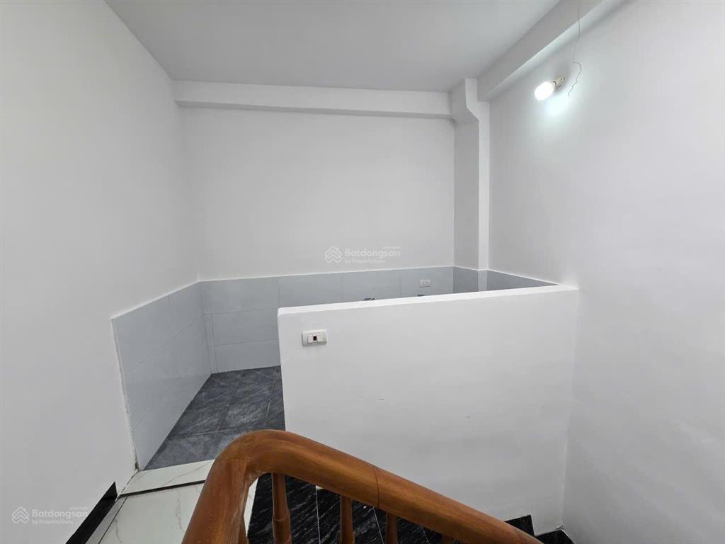 Chính chủ cần bán nhà 5 tầng, 1 tum, xây mới. diện tích 31m²/sàn. nội thất hoàn thiện cơ bản.