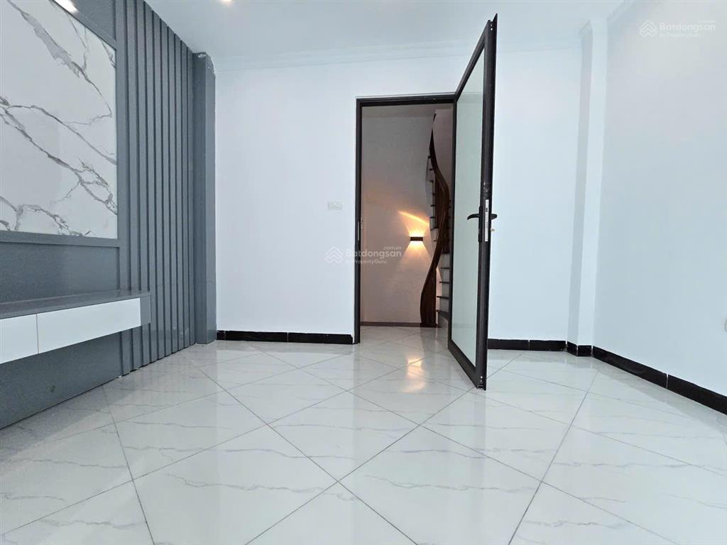 Chính chủ cần bán nhà 5 tầng, 1 tum, xây mới. diện tích 31m²/sàn. nội thất hoàn thiện cơ bản.