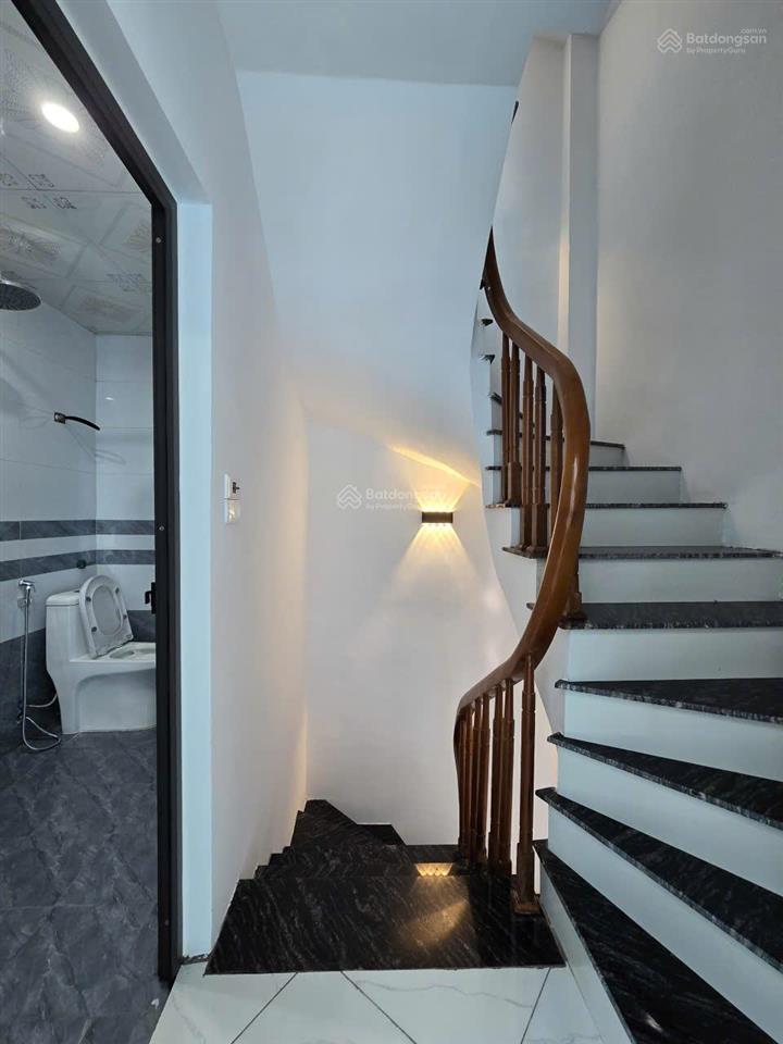 Chính chủ cần bán nhà 5 tầng, 1 tum, xây mới. diện tích 31m²/sàn. nội thất hoàn thiện cơ bản.