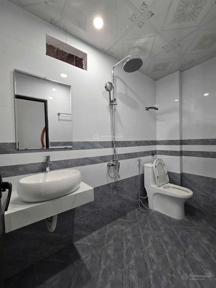 Chính chủ cần bán nhà 5 tầng, 1 tum, xây mới. diện tích 31m²/sàn. nội thất hoàn thiện cơ bản.