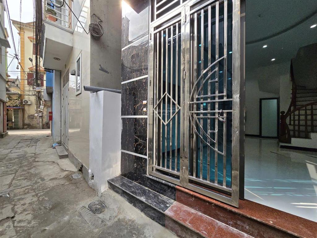 Chính chủ cần bán nhà 5 tầng, 1 tum, xây mới. diện tích 31m²/sàn. nội thất hoàn thiện cơ bản.