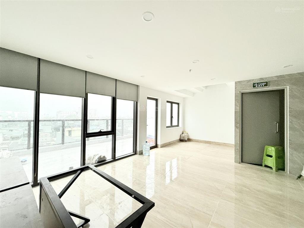 Cho thuê mặt bằng rộng hơn 200m2. tòa nhà mới hiện đại. view đẹp. ngay hội chợ triển lãm