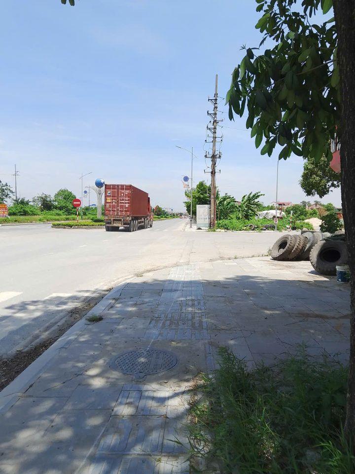 Bán nhà 3 tầng 108m, mặt đường tàu, kinh doanh tốt, ngay sát vành đai 4: 0835459289 