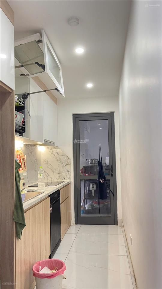 Bán gấp  chung cư thái hà, phạm văn đồng  70m2, 2pn, 2vs, nội thất đẹp. giá chỉ 5,7 tỷ. sổ đỏ