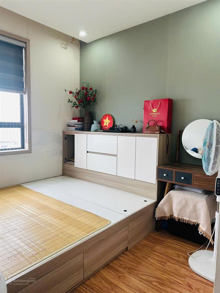 Bán gấp  chung cư thái hà, phạm văn đồng  70m2, 2pn, 2vs, nội thất đẹp. giá chỉ 5,7 tỷ. sổ đỏ