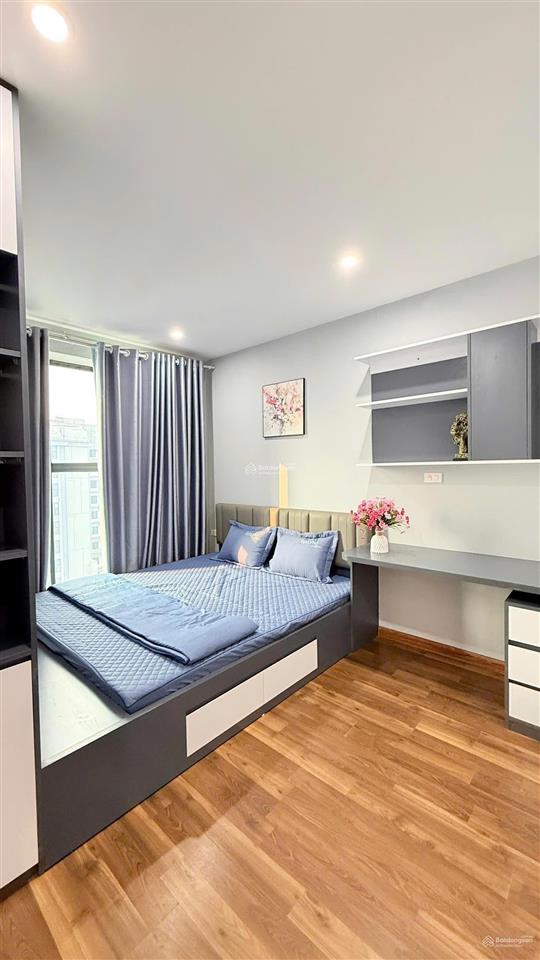 Bán gấp  chung cư thái hà, phạm văn đồng  70m2, 2pn, 2vs, nội thất đẹp. giá chỉ 5,7 tỷ. sổ đỏ