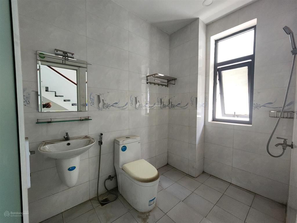 Cho thuê nguyên căn nhà phố dương hồng có thang máy