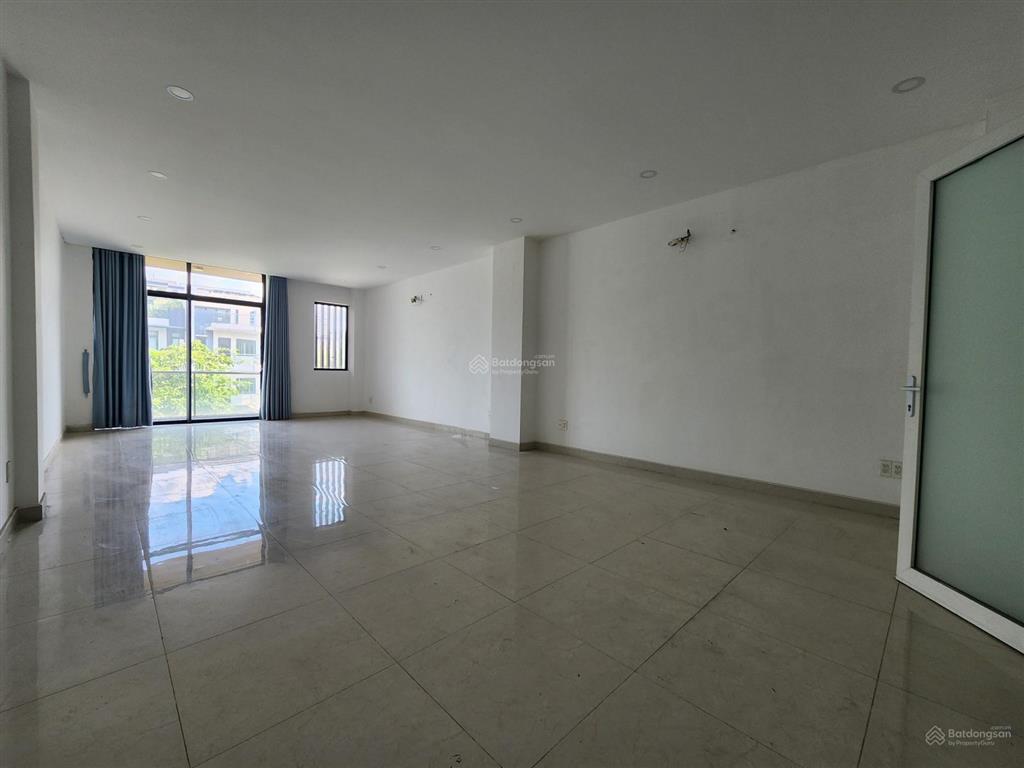 Cho thuê nguyên căn nhà phố dương hồng có thang máy