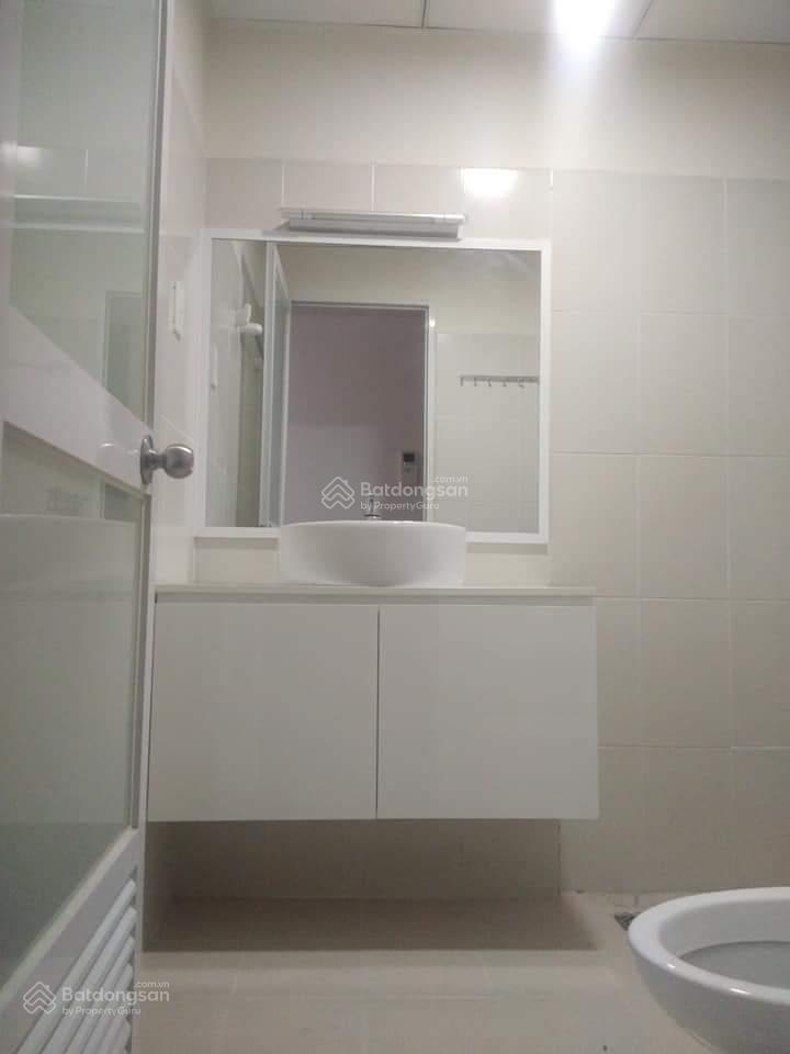 Cho thuê căn góc flora anh đào, đường đỗ xuân hợp, 68m2, 2pn, 2wc có nội thất  nhà đẹp ở liền