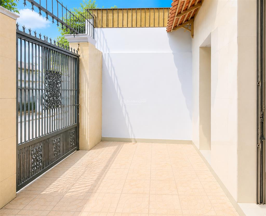 Nhà 2 tầng 4.8 x 17.5m, 4pn hẻm thông xe hơi ngay cđ công thương, phước long b, q9 giá hơn 6 tỷ