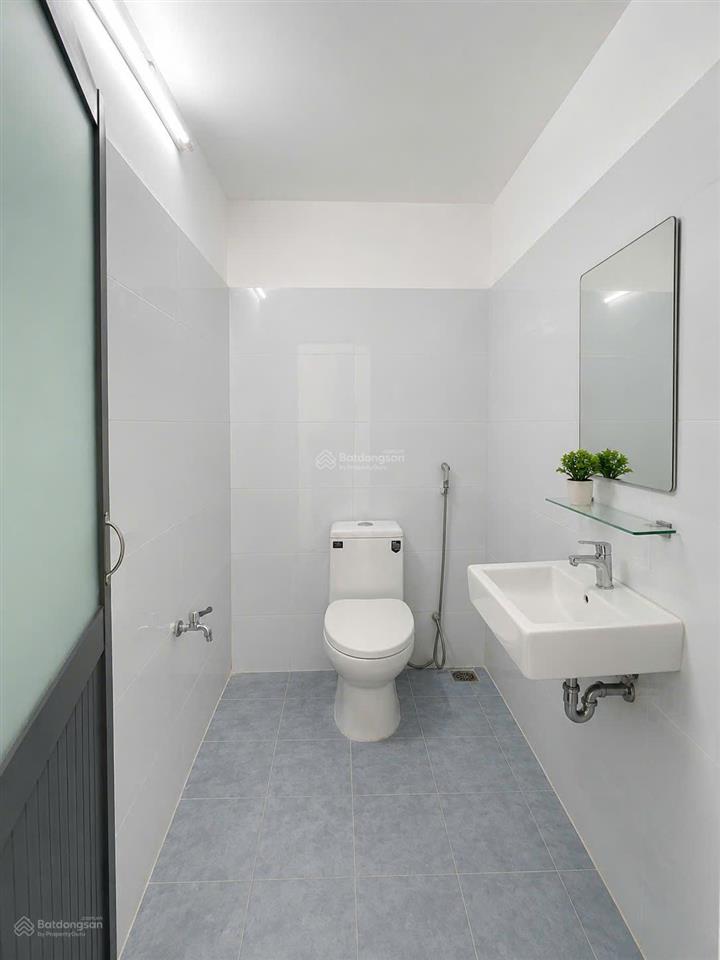 Nhà mới 2 tầng 3 pn, sd 73m2 hẻm thông xe hơi, 10m ra vincom lê văn việt, sổ hồng riêng, 4,8 tỷ
