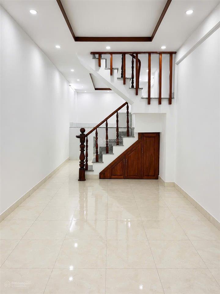 Nhà mới 2 tầng 3 pn, sd 73m2 hẻm thông xe hơi, 10m ra vincom lê văn việt, sổ hồng riêng, 4,8 tỷ