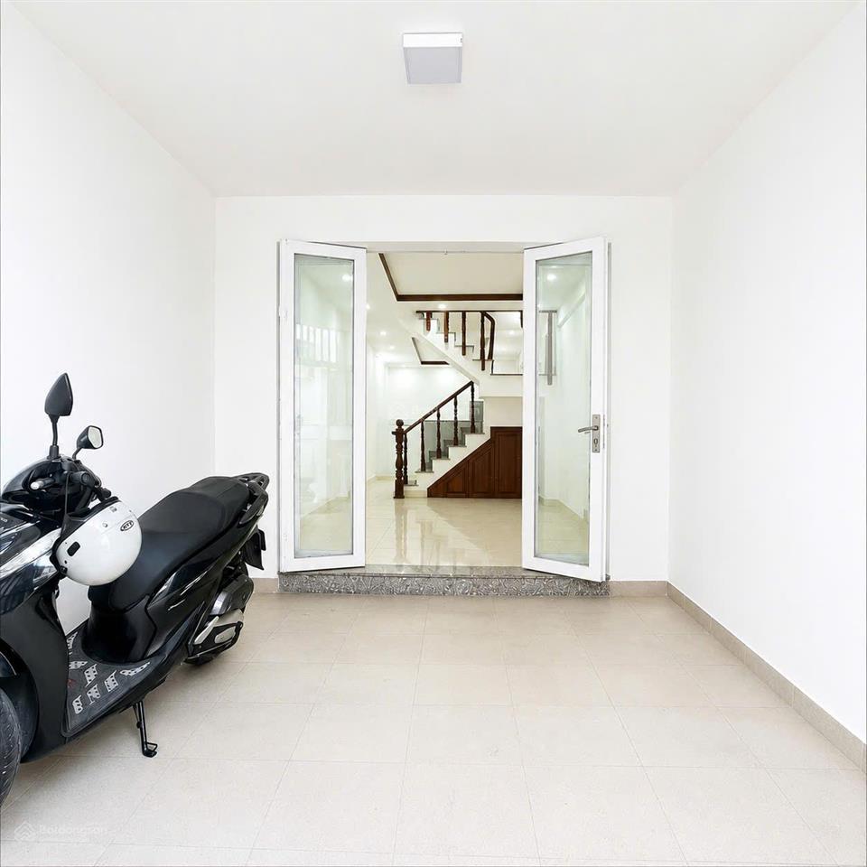Nhà mới 2 tầng 3 pn, sd 73m2 hẻm thông xe hơi, 10m ra vincom lê văn việt, sổ hồng riêng, 4,8 tỷ