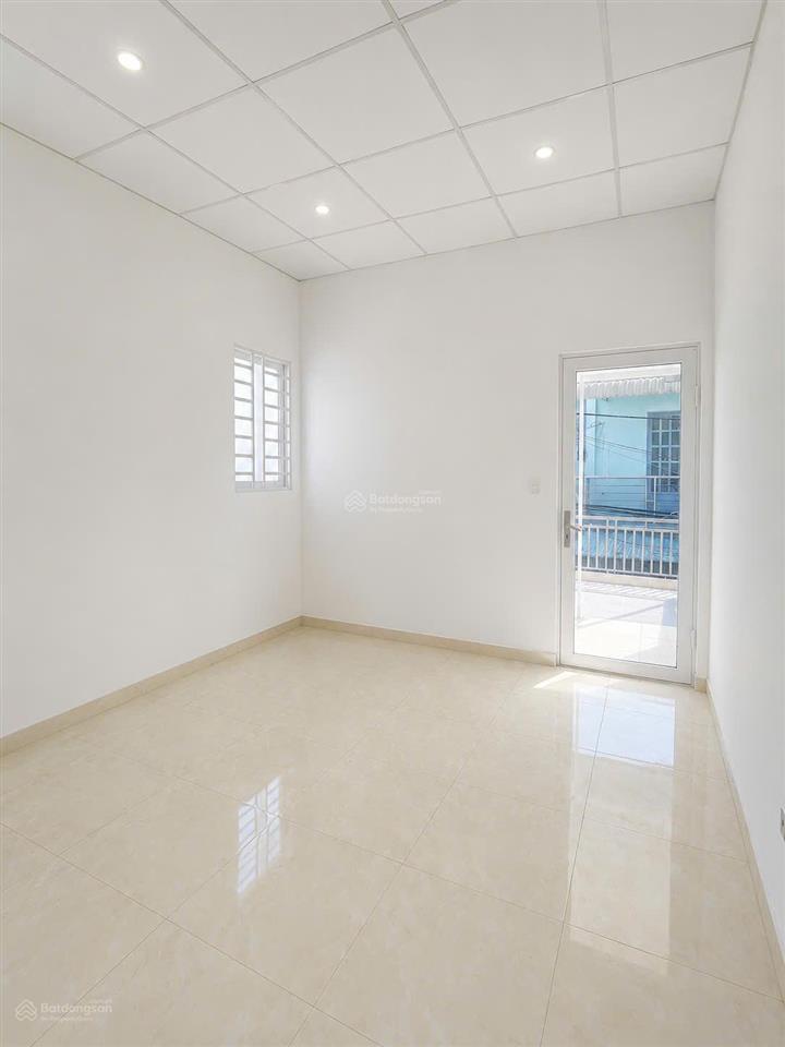 Nhà mới 2 tầng 3 pn, sd 73m2 hẻm thông xe hơi, 10m ra vincom lê văn việt, sổ hồng riêng, 4,8 tỷ