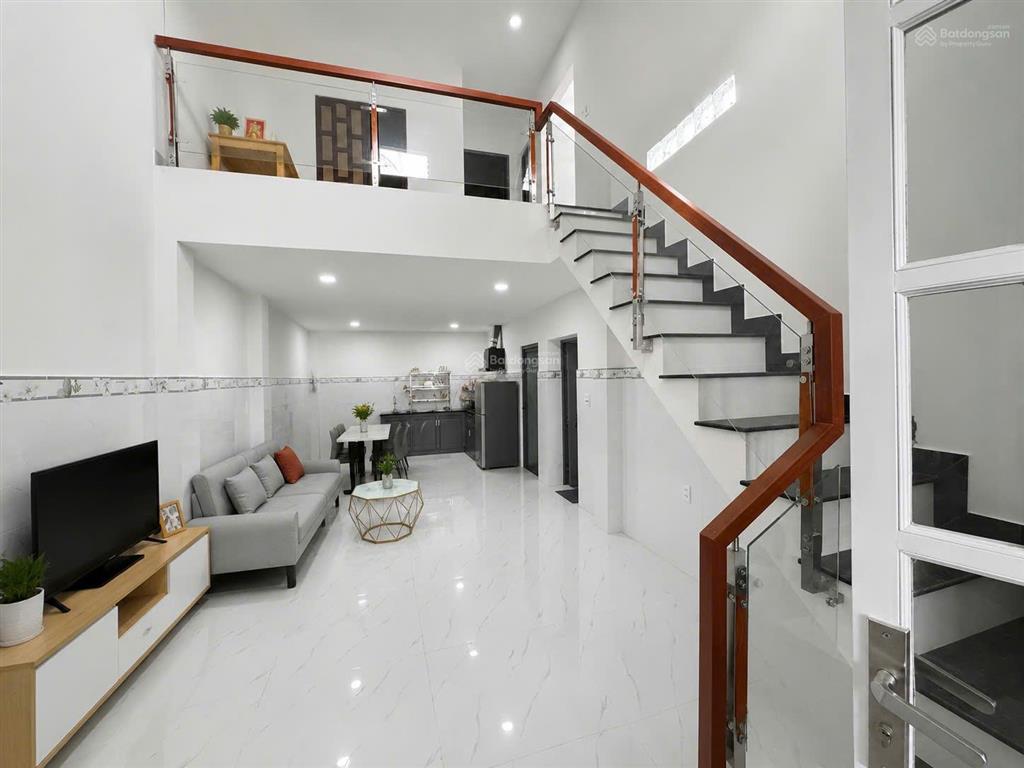 Nhà mặt tiền 2 tầng 85m², 3 phòng ngủ ngay vincom lê văn việt, xe hơi ngủ trong nhà hơn 5 tỷ