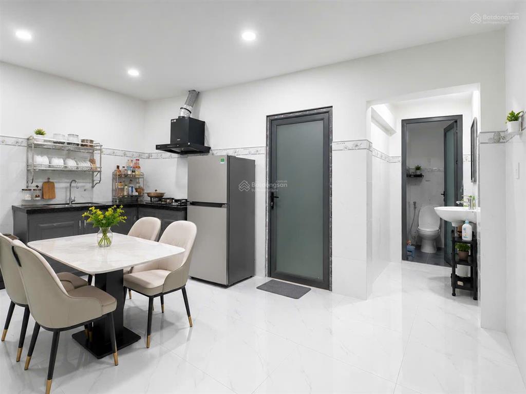 Nhà mặt tiền 2 tầng 85m², 3 phòng ngủ ngay vincom lê văn việt, xe hơi ngủ trong nhà hơn 5 tỷ