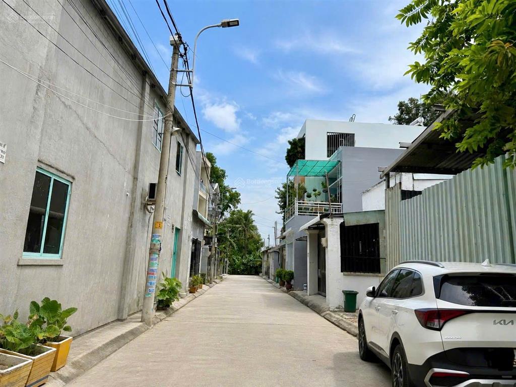 Lô đất đẹp 86m2 full thổ cư, không lộ giới, hẻm xe hơi tránh nhau  ngay lã xuân oai, quận 9