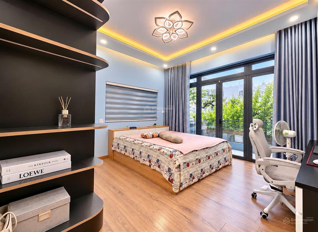 Căn góc 2 mặt tiền 3 tầng 3pn xe hơi tránh nhau  3 phút ra vincom lê văn việt, ngã tư thủ đức