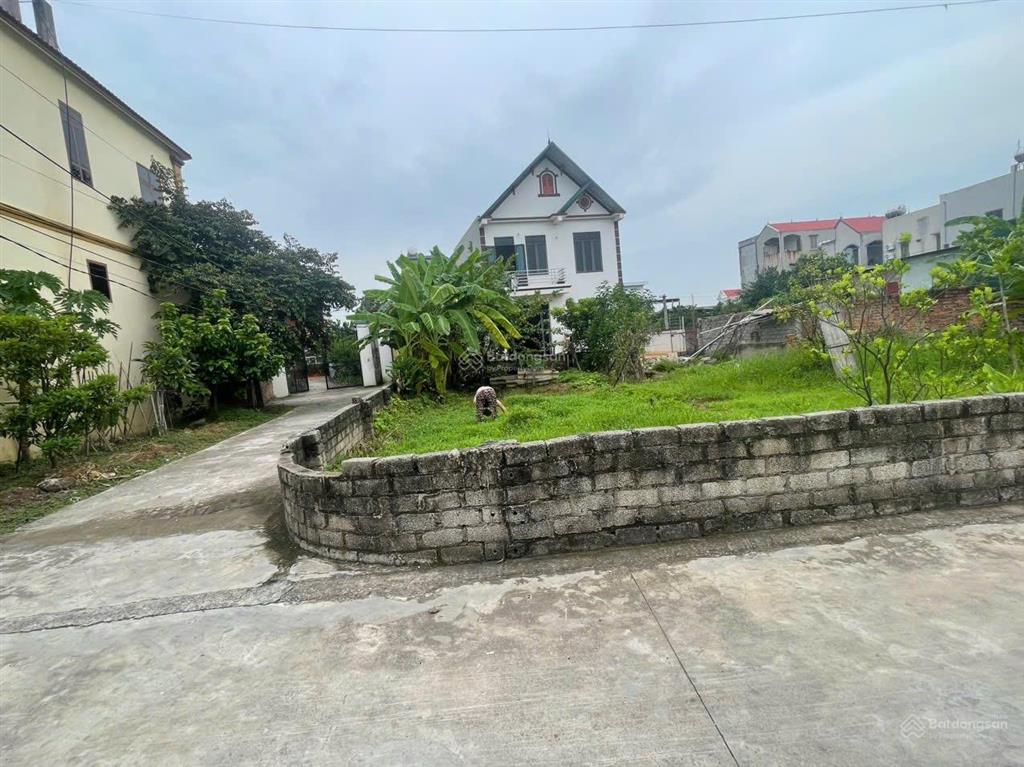 Chính chủ bán đất vân hà, cách vành đai 4 300 m, sát kcn ninh sơn, tiên sơn. dt 100m2  chỉ 1.8 tỷ
