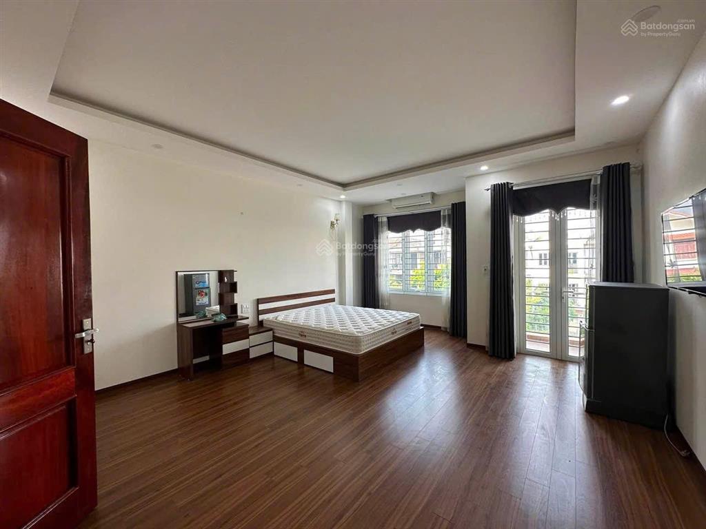 Mời thuê nhà 4 tầng 5 phòng ngủ full nội thất mới tinh tại kcn quang châu, giá chỉ 17 triệu/tháng