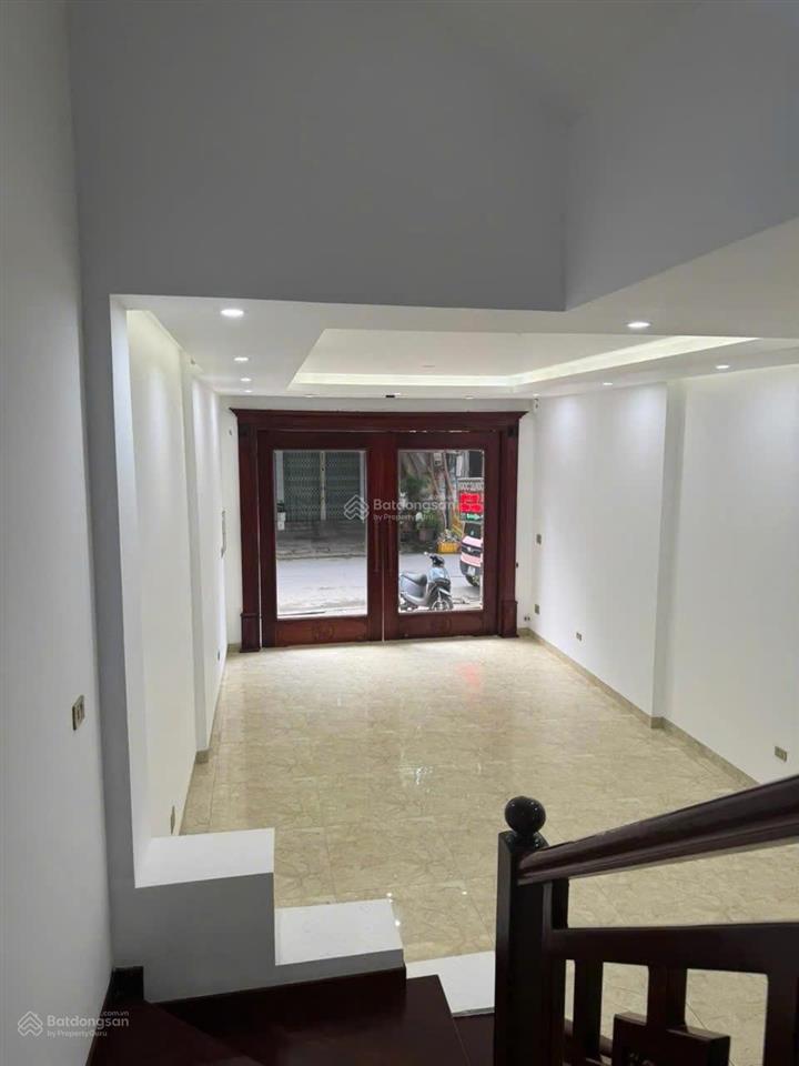 Mời thuê nhà 4 tầng 5 phòng ngủ full nội thất mới tinh tại kcn quang châu, giá chỉ 17 triệu/tháng
