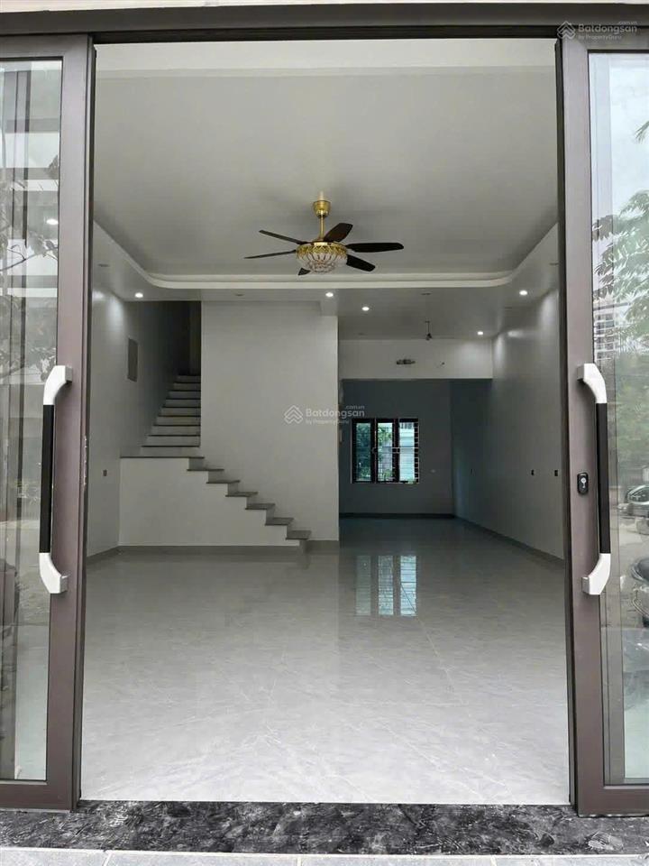 Cho thuê nhà 4 tầng  6pn full nội thất cao cấp tại kcn quang châu  chỉ 20tr/tháng