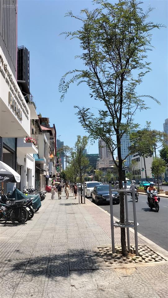 Mặt tiền lê lợi ngay chợ bến thành, dt 4,5x23m, 3 lầu giá 140 tỷ