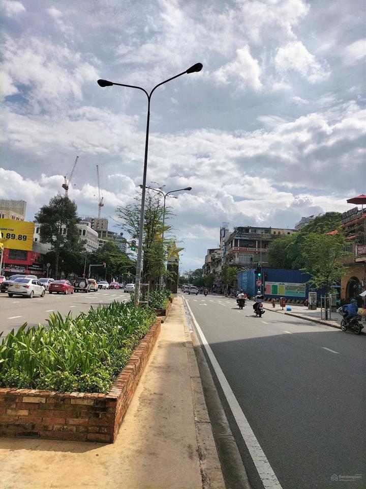 Mặt tiền lê lợi ngay chợ bến thành, dt 4,5x23m, 3 lầu giá 140 tỷ