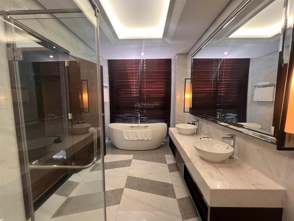 Bán cắt lỗ căn biệt thự vinpearl view biển, rất gần biển giá chỉ 10 tỷ (bao phí).  0933 999 ***