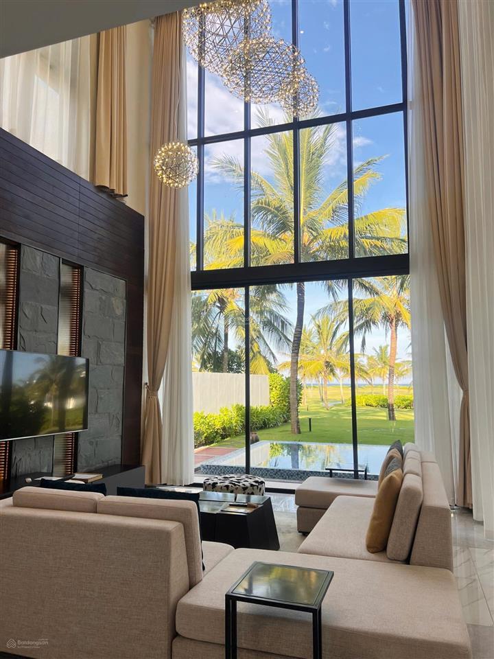Bán cắt lỗ căn biệt thự vinpearl view biển, rất gần biển giá chỉ 10 tỷ (bao phí).  0933 999 ***