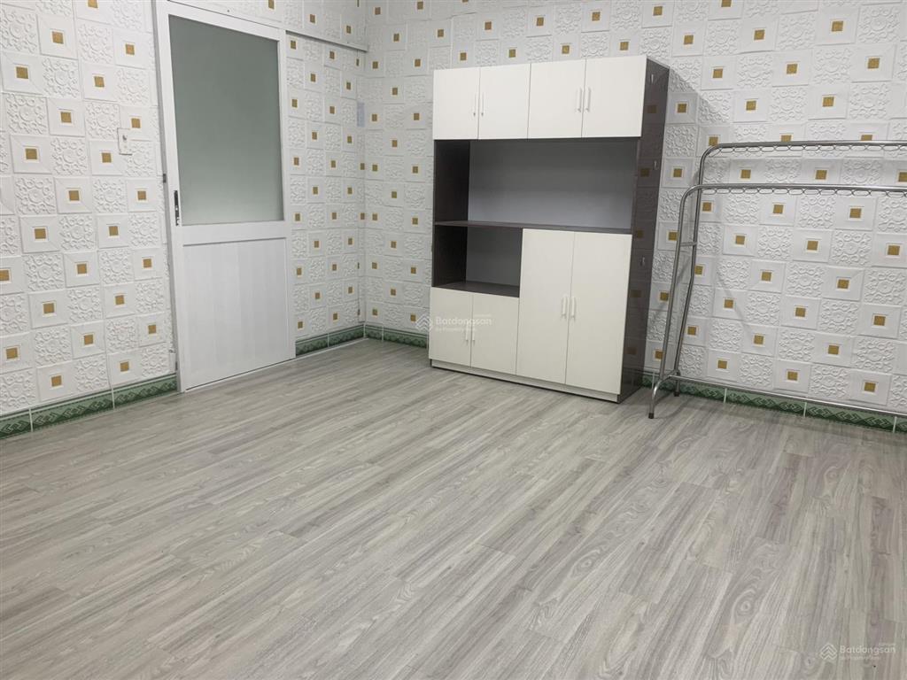 Cho thuê nhà riêng hẻm ba gác, 8 triệu, 70m2, 2pn, 1wc, giá ưu đãi, hot