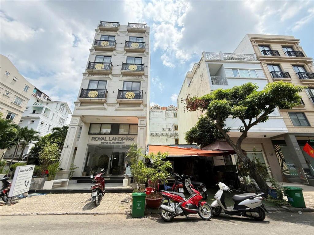 Chính chủ cần bán căn nhà hưng gia 2 phú mỹ hưng có 7 căn hộ dịch vụ đang kinh doanh 70tr/tháng