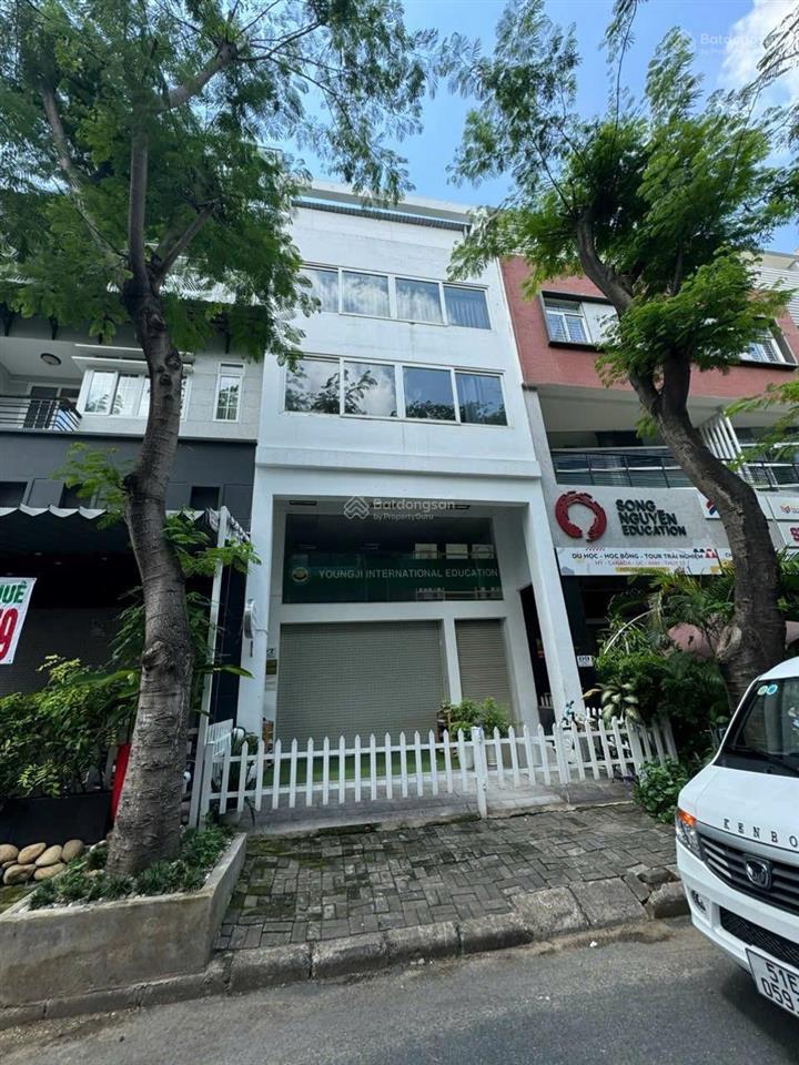 Chính chủ cần bán căn nhà hưng gia 2 phú mỹ hưng có 7 căn hộ dịch vụ đang kinh doanh 70tr/tháng