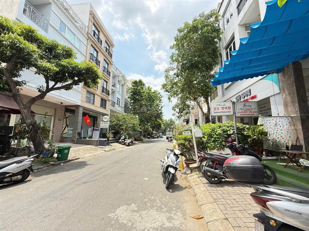 Chính chủ cần bán căn nhà hưng gia 2 phú mỹ hưng có 7 căn hộ dịch vụ đang kinh doanh 70tr/tháng