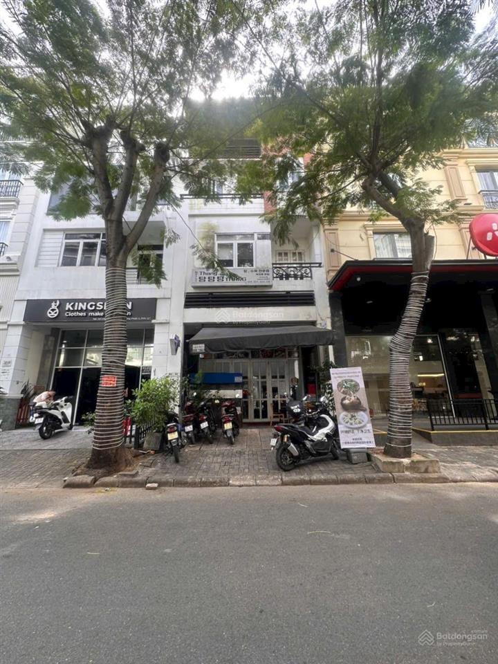 Chính chủ cần bán căn nhà hưng gia 2 phú mỹ hưng có 7 căn hộ dịch vụ đang kinh doanh 70tr/tháng