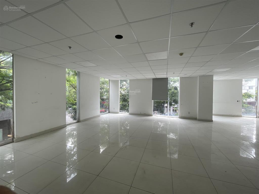 Cho thuê nhà riêng tại 15 bùi bằng đoàn, 180 triệu, 333 m2, giá siêu hời