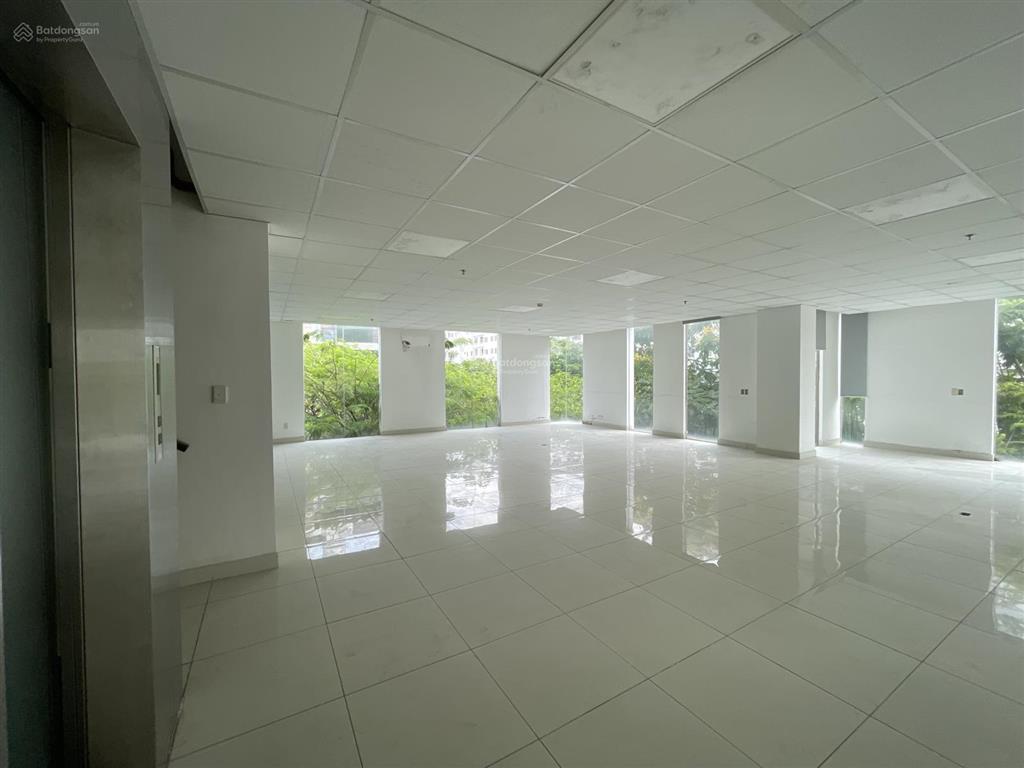 Cho thuê nhà riêng tại 15 bùi bằng đoàn, 180 triệu, 333 m2, giá siêu hời