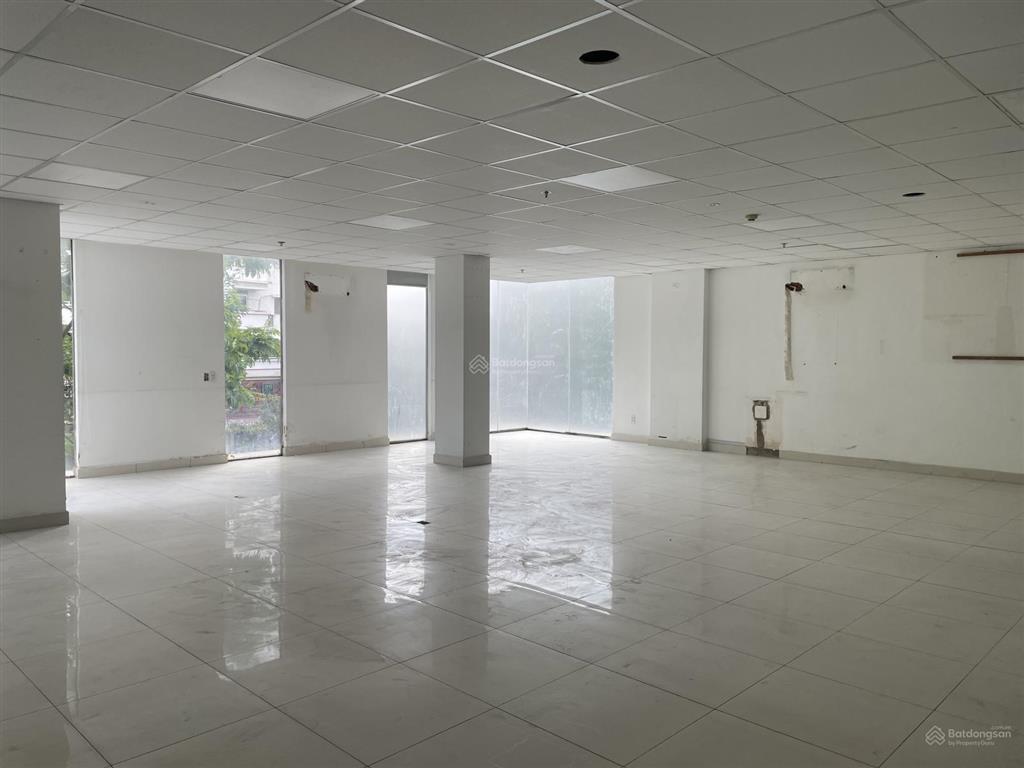 Cho thuê nhà riêng tại 15 bùi bằng đoàn, 180 triệu, 333 m2, giá siêu hời