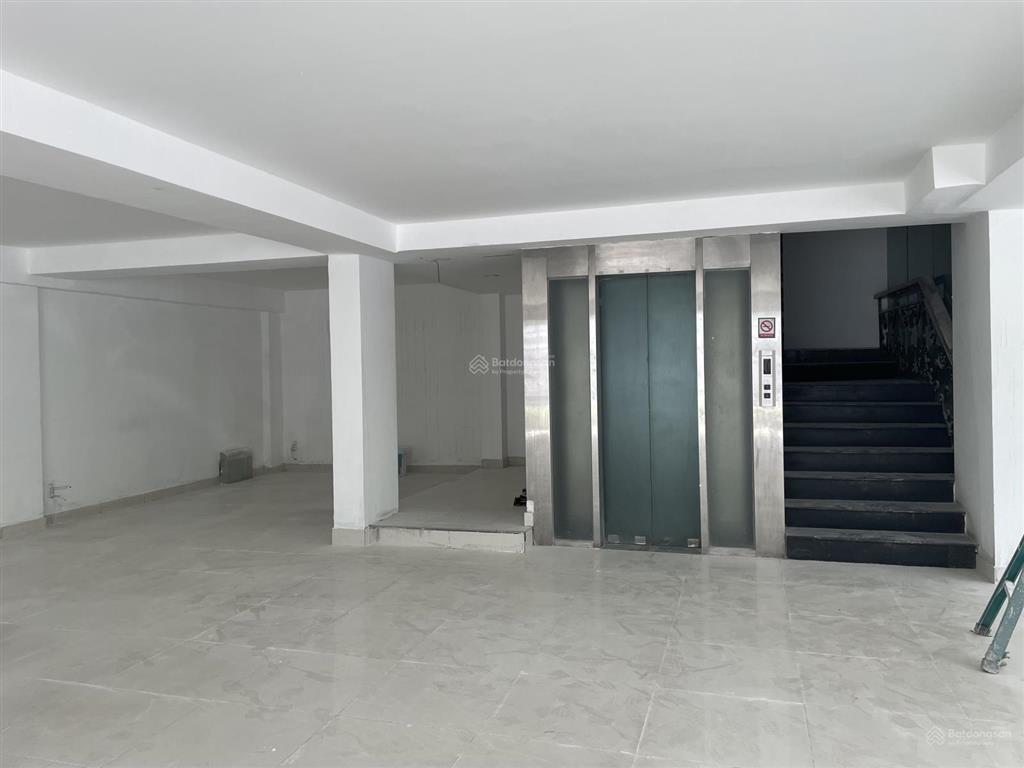 Cho thuê nhà riêng tại 15 bùi bằng đoàn, 180 triệu, 333 m2, giá siêu hời