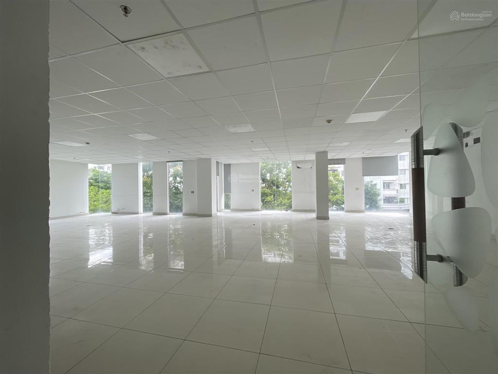 Cho thuê nhà riêng tại 15 bùi bằng đoàn, 180 triệu, 333 m2, giá siêu hời