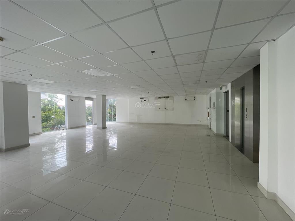 Cho thuê nhà riêng tại 15 bùi bằng đoàn, 180 triệu, 333 m2, giá siêu hời