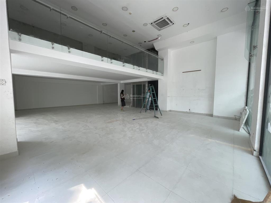 Cho thuê nhà riêng tại 15 bùi bằng đoàn, 180 triệu, 333 m2, giá siêu hời