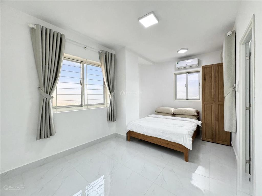 Bán cc thế kỷ 21, bình thạnh, 2 phòng ngủ, view landmark81, (hướng nam), 70m2, 4.85 tỷ