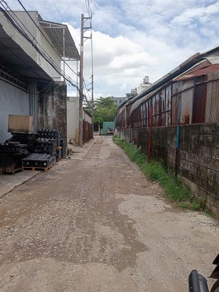 Đất q12 vị trí trung tâm giáp tân bình. 4x18m được xây 5 tầng lộ giới 12m