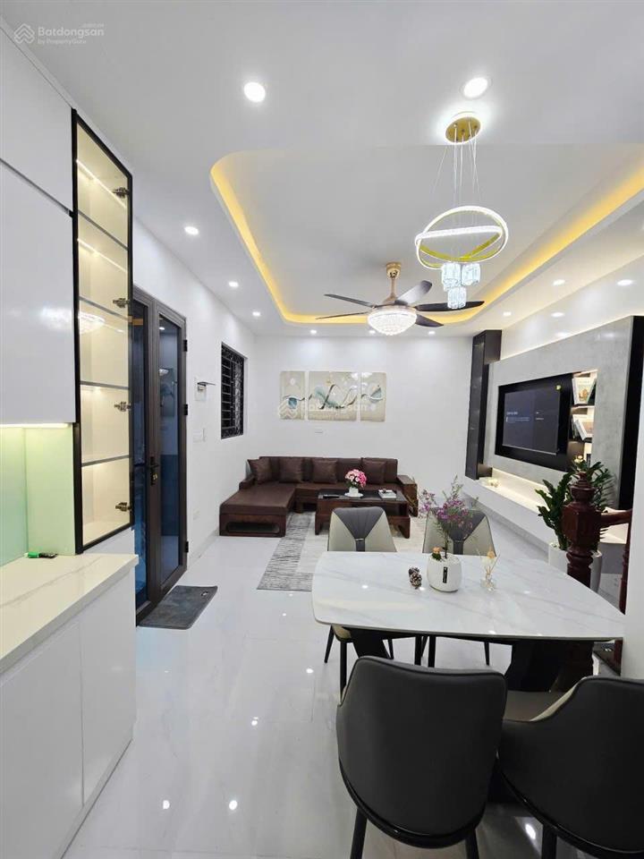 Dành cho gia đình trẻ (xách vali về ở ngay) bán nhà quan nhân 31m, 3 ngủ chỉ 7.99 tỷ.